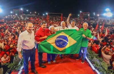 Lula, Rafael Fonteles e Wellington Dias reúnem mais de 50 mil pessoas em Teresina